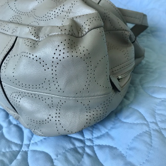 Coach Vintage Pearl Gray Handbag - Picture 12 of 13